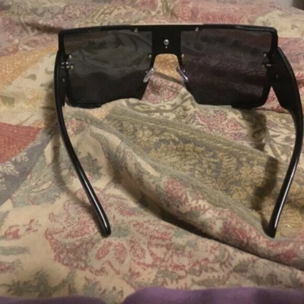 Black Sports Sunglasses Rivet Metal Frame Large Square Black Frame - Picture 4 of 6